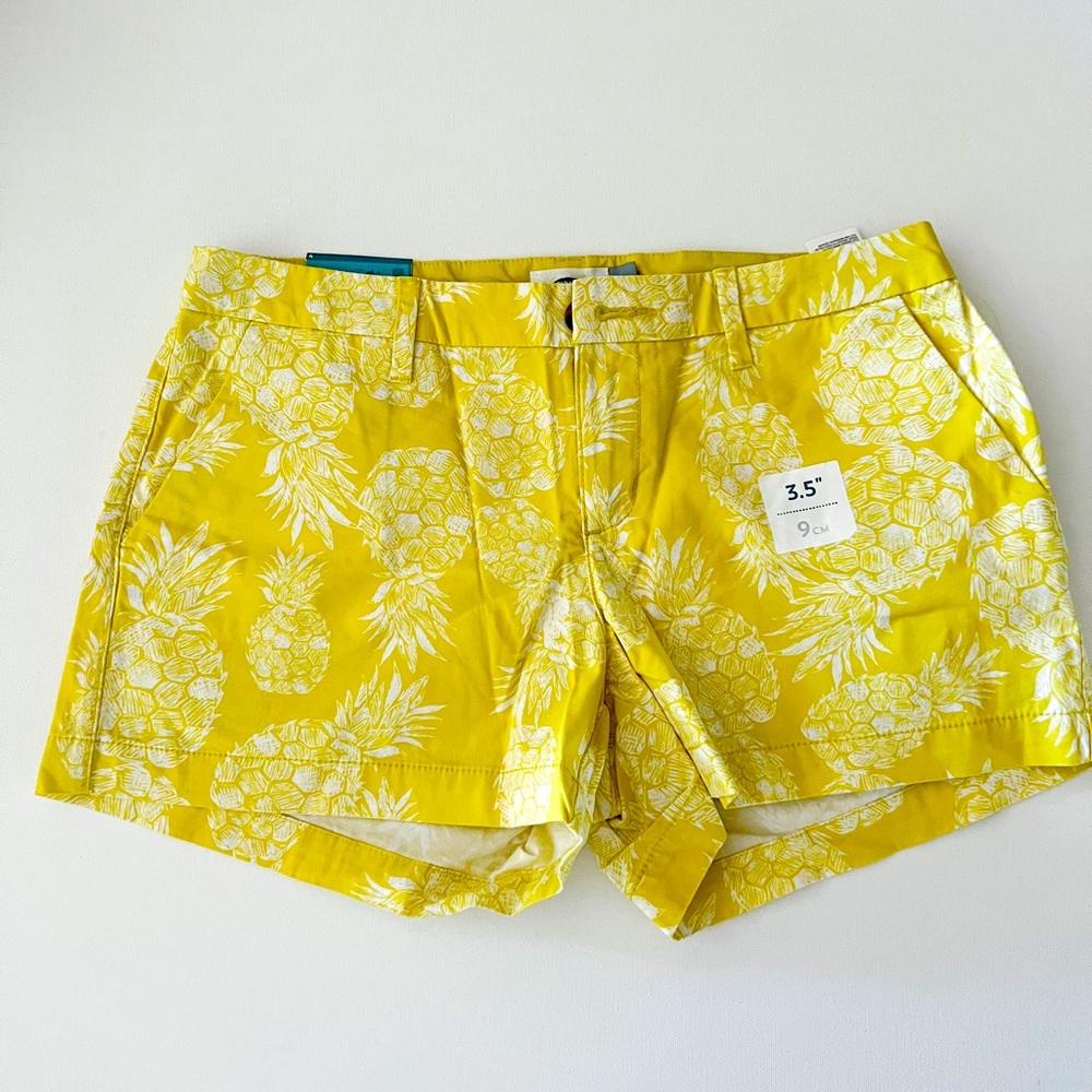 Old navy NWT pineapple 🍍 shorts